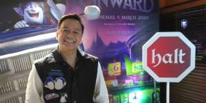 Denim Vest Stylish Kolaborasi Tities Sapoetra dan Disney Onward