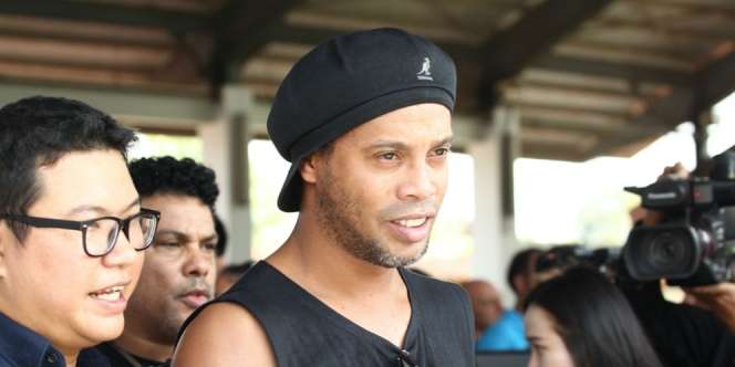 Ronaldihno Ditahan Imigrasi, Diduga Pakai Paspor Palsu