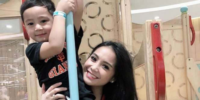 Terharu, Cara Rafathar Hibur Nagita Slavina Saat Keguguran