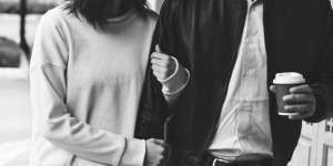 Cinta Pasangan Muda-Mudi Bersemi Gara-Gara Wabah Virus Corona