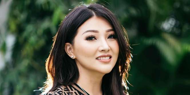 Alasan Sarwendah Pilih Cuci Baju Pakai Tangan daripada Mesin