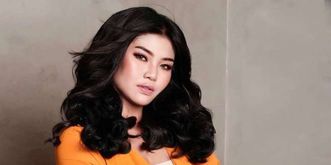 Rosa Meldianti Kini Jualan Ikan