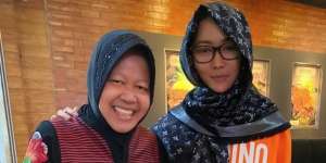Terlihat Sederhana, Scarf yang Dipakai Inul Saat Bertemu Risma Harganya Selangit