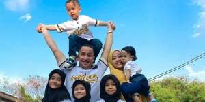 Merinding, Irfan Hakim Beli Kafan dan Makam untuk Keluarga Sepulang Umrah