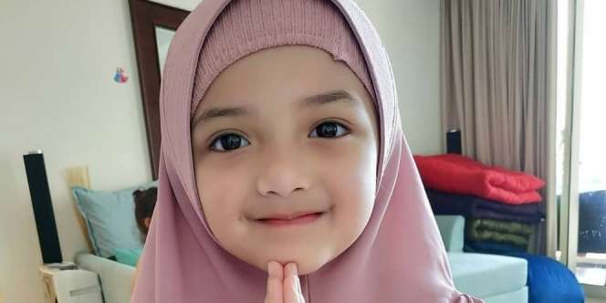 Tak Mau Pakai Baju Terbuka, Arsy Hermansyah Tampil Berhijab