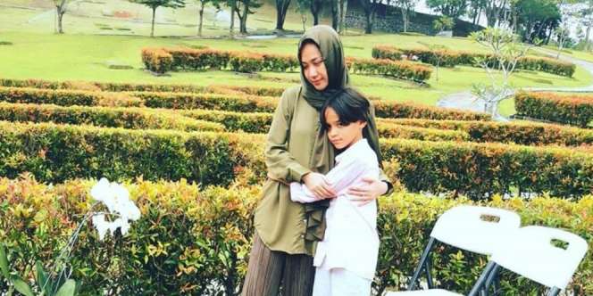 BCL dan Noah Ziarah ke Makam Ashraf, Foto Slide Terakhir Bikin Mewek