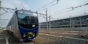 MRT, LRT, dan TransJakarta Beroperasi Normal, Penumpang Dibatasi