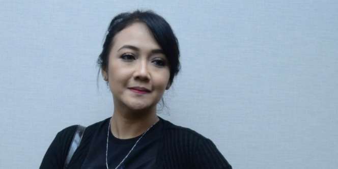 Ayah Rheina Ipeh Meninggal karena Infeksi Paru-Paru