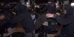 Ngakak! Dikira Motor Teman, Pemuda Mabuk Ikut Bonceng Tiga Bareng Polisi