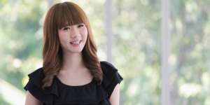 Gaya Rambut Poni Sesuai Bentuk Wajah