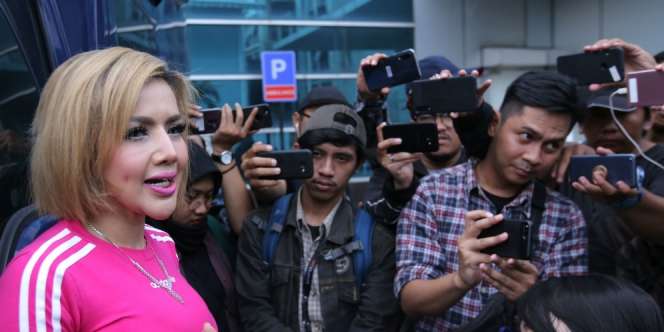 Barbie Kumalasari Gandeng Pria Baru, Kali Ini Oppa Korea