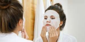 Sheet Mask Tidak Menempel Sempurna Pada Wajah, Mungkin Ini Sebabnya