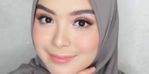 Resmi Dilamar, Vebby Palwinta Pamer Muka Bahagia Pakai Outfit Modis