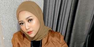 Kumpulkan Rp1 M Perangi Corona, Intip Gaya Rachel Vennya yang Sederhana