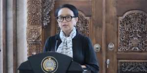 Menlu Imbau WNI di Luar Negeri Pulang