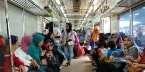 Viral Penumpang Kejang di KRL, KCI Pastikan Akibat Sakit Lambung