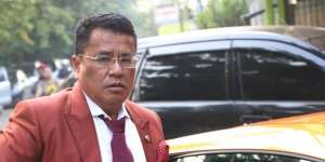 Hotman Paris Masak Pakai Piyama, Api Kompornya Bikin Deg-degan