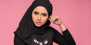 4 Padu Padan Jumpsuit dengan Hijab
