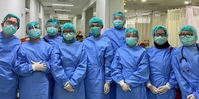 Haru, Ungkapan Dokter Senior untuk Juniornya yang Jadi Garda Depan Melawan Covid