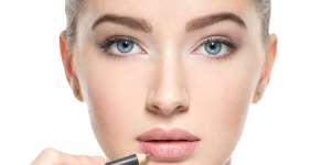 9 Tips Mudah Pakai Lip Liner