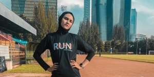 Plank Berpasangan ala Zeezee Shahab, Bikin Fit Selama di Rumah