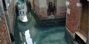 Italia Lockdown, Air Kanal Venesia Jadi Jernih