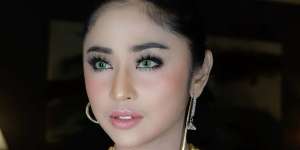 Dewi Perssik Pajang Foto Pernikahan dengan Saipul Jamil