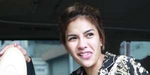 Heboh Unggahan Foto Nikita Mirzani, Tisu Toilet Diganti Segepok Uang Euro