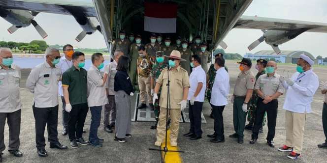 Menhan Prabowo Serahkan Bantuan China ke Gugus Tugas Covid-19