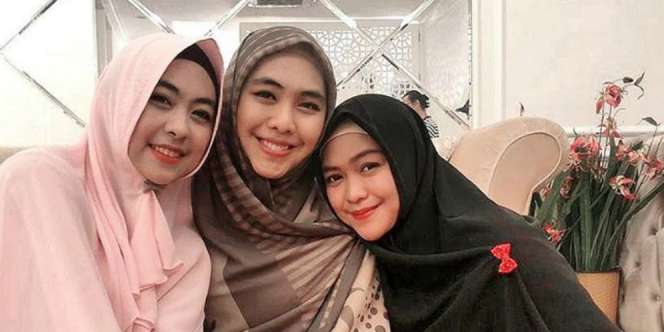 Kompak Bergamis, Gaya Modis 2 Kakak Ria Ricis