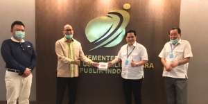 Kadin Serahkan Bantuan Alat Medis Rp300 M ke Erick Thohir
