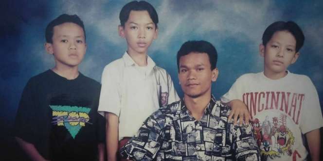 5 Gaya Rambut Belah Tengah Ariel NOAH Zaman SMP