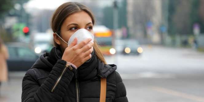 Perempuan Mendadak Tuli, Ternyata Gejala Virus Corona