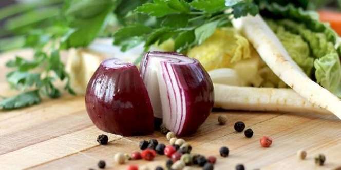 Taruh Bawang Merah Kupas di Ruangan Bisa Tangkal Corona, Cek Faktanya!