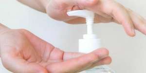 Pakai Cairan Hand Sanitizer Bisa Sebabkan Tangan Terbakar, Cek Faktanya!