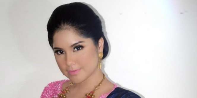 Foto Annisa Pohan Bersama Bupati Karawang yang Positif Corona Ini Bikin Khawatir