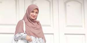 Shireen Sungkar Tampil Fresh Saat Pasang #OOTD di Rumah