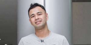 Unggah Foto Bersama Almarhum Ayah, Raffi Ahmad Banjir Pujian