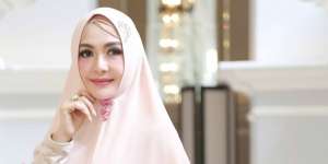 Pesona Eddies Adelia yang Menikah Lagi dengan Mantan Suami