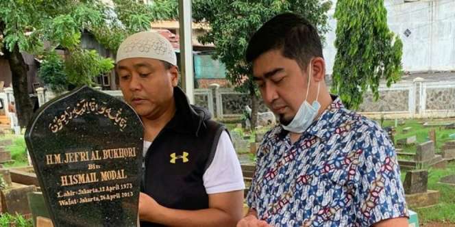 Ziarah ke Makam Uje, Ustad Solmed Bayar `Utang`