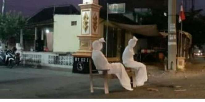 Purworejo Dikarantina, Dua 'Pocong' Gentayangan di Jalan