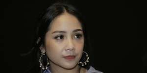 Banyak Ditiru dan Berbahaya, Nagita Slavina Langsung Ganti Kalung 'Antivirus'