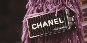 Chanel Turut Produksi Masker dan Baju Pelindung untuk Cegah Corona