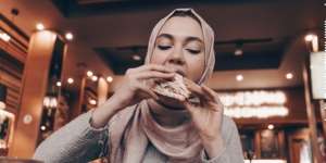 4 Tips Berat Badan Tak Naik Selama Jalani Social Distancing