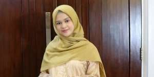 Potret Anggun Cut Meyriska dengan Ruffle Dress