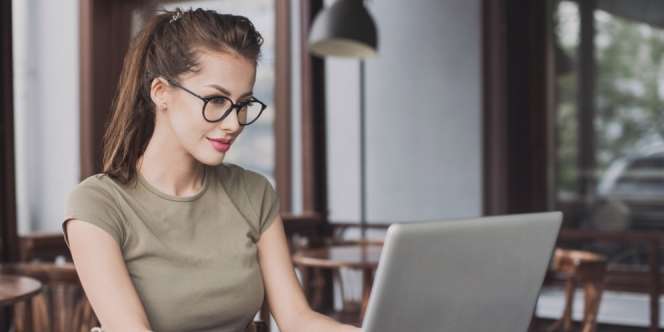 Tidak Pakai Bra Saat WFH Bisa Bikin Payudara Kendur?