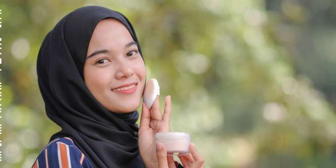 Tips Menggunakan Setting Powder Agar Riasan Terlihat Sempurna