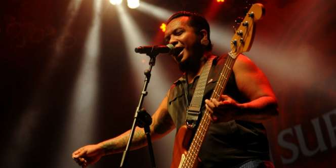 Bahagianya Erix Soekamti Ulang Tahun Diapit Dua Istri
