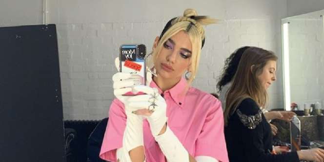 Dua Lipa Gelar Konser Online, Suara Aslinya Bikin Pangling
