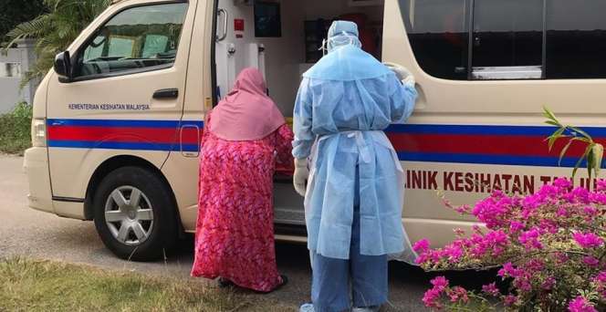 Ibu Positif Covid-19 Dijemput Ambulans, Benda Pertama yang Dipikirkan Alquran